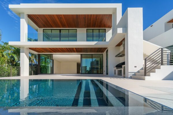 how to break into the luxury real estate market 